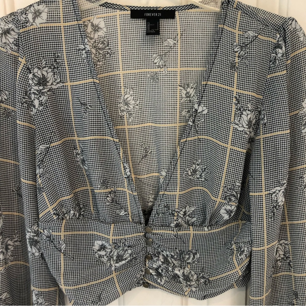 Forever 21 blouse, long sleeves with elastic bottoms, v-neck, elastic waist, SzS - Picture 2 of 11